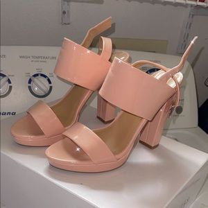 Light pink report platform heels